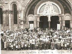 LOURDES 1974 PELERINAGE DES ORANAIS  (1)